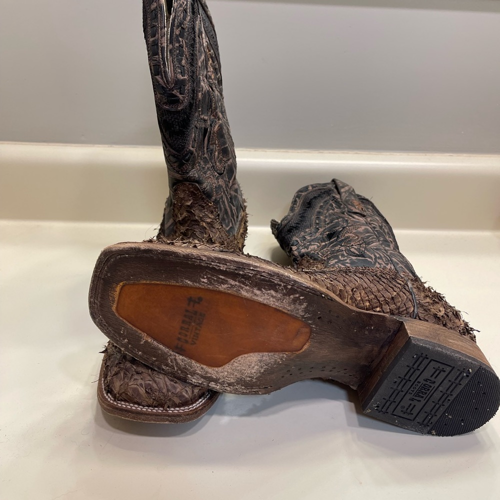 Gnarley sea bass boots, corral brand. - Picture 3 of 4